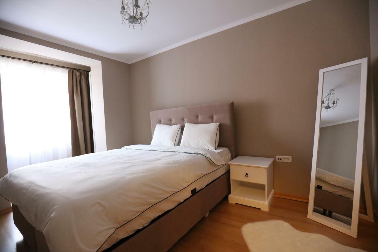 Old Square Apartments 5 Timisoara Luaran gambar